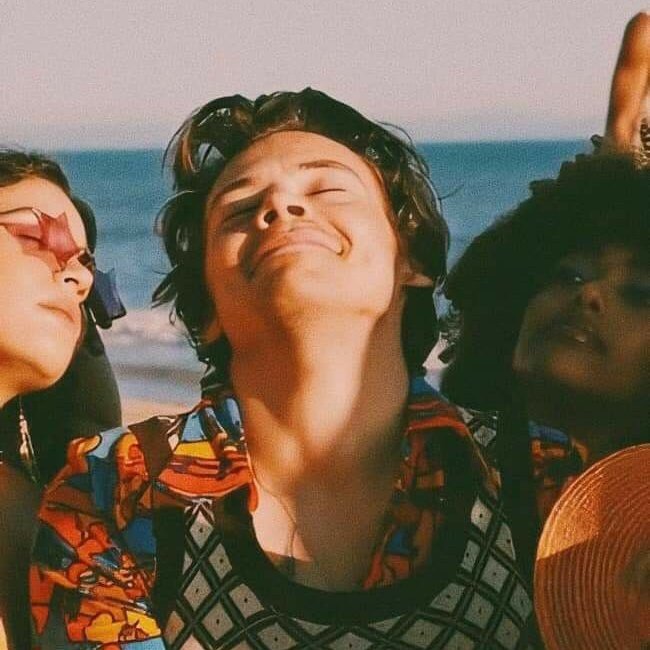 Anto171607's tweet photo. @Lilibet60349441 @Harry_Styles Me gustaría poser ir, ya que es mi sueño ir a conocerlo, y por temas personales no pude ir al del 2018, y estaba ahorrando para este y hizo sold out antes de que alcanzara :( https://t.co/FmMiRRwyU0
