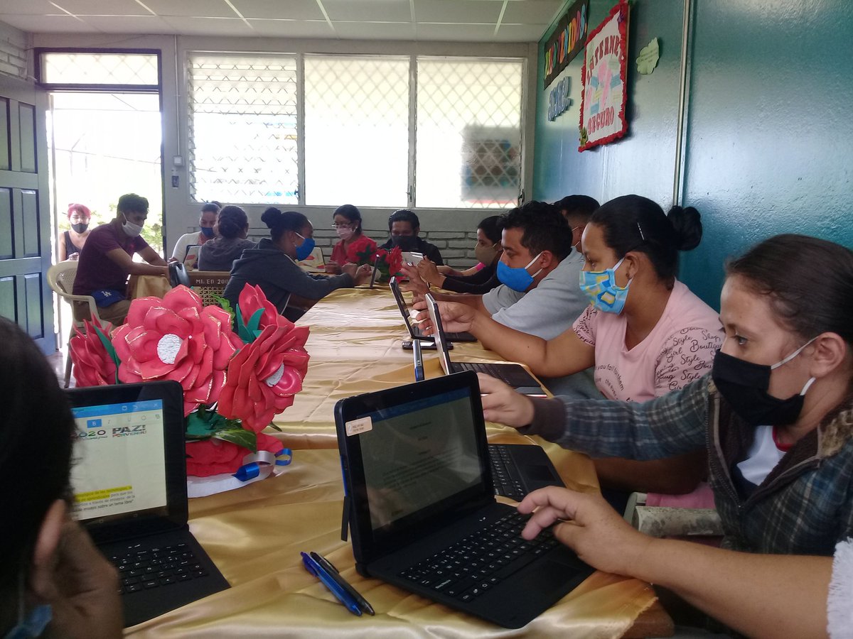 c_lisimaco's tweet photo. En el centro escolar, se realizó la réplica de capacitación a docentes de primaria" Uso y manejo del Aula Digital Móvil.
#OrgulloPatrio 
@de_jinotega 
@DJinotega 
@minednicaragua https://t.co/SuduZKUKHI
