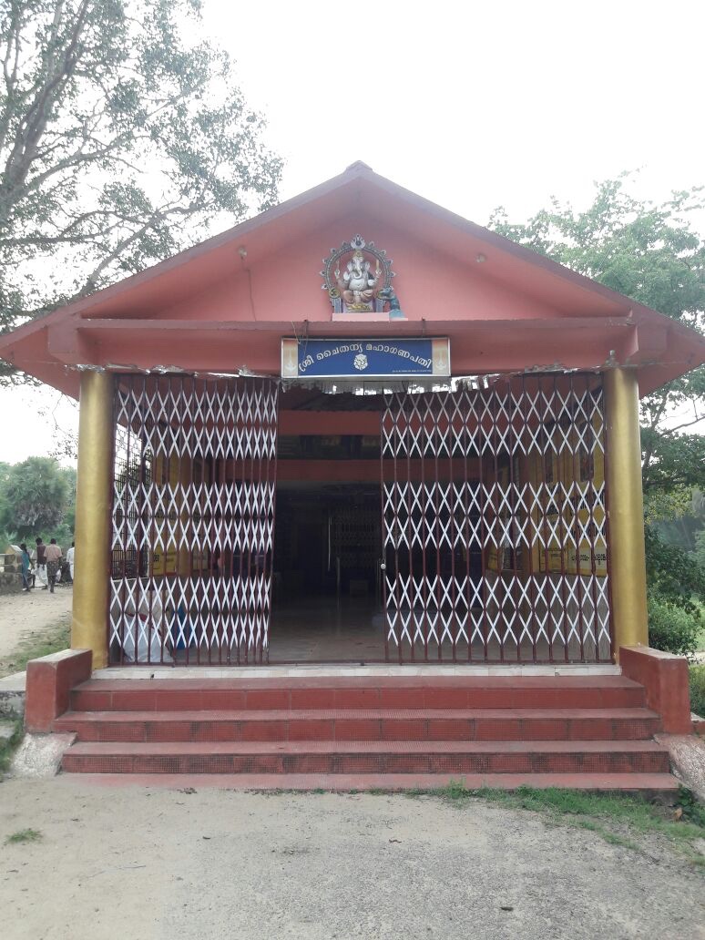 When he tried to find out what caused him to trip, he found out it was a Ganapathy idol in stone.He took the initiative to install the diety on the river bank & later a small temple was built. Temple still exists & is patronized by many who come to take bath in the river.13/n