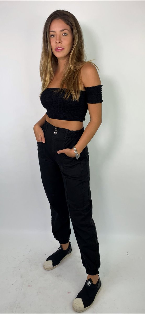 isacaritabrand's tweet photo. LOOK:
Calça London Jeans (preta, azul, off white): 
https://t.co/ggDFtRaN06
Cropped Pauba (preto, off white):
https://t.co/AowoHzX5V4 https://t.co/B8JpXqdD9O