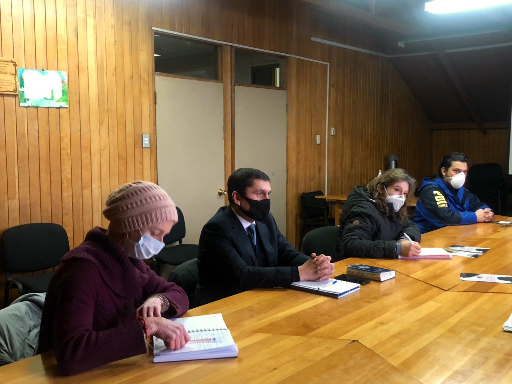 MinagriAysen's tweet photo. #MesaAbigeato Seremi @FelipeHenRag se reúne con @PDI_Aysen, @CarabAysen, @SubPrevDelito, @IndapAysen, @sag, #Ogana. Para desde hoy trabajar en conjunto en la prevención de este delito con @SeremiSalud_XI #FiscaliaCoyhaique y CAR @INDAP_Chile https://t.co/7BoX9IVrt6