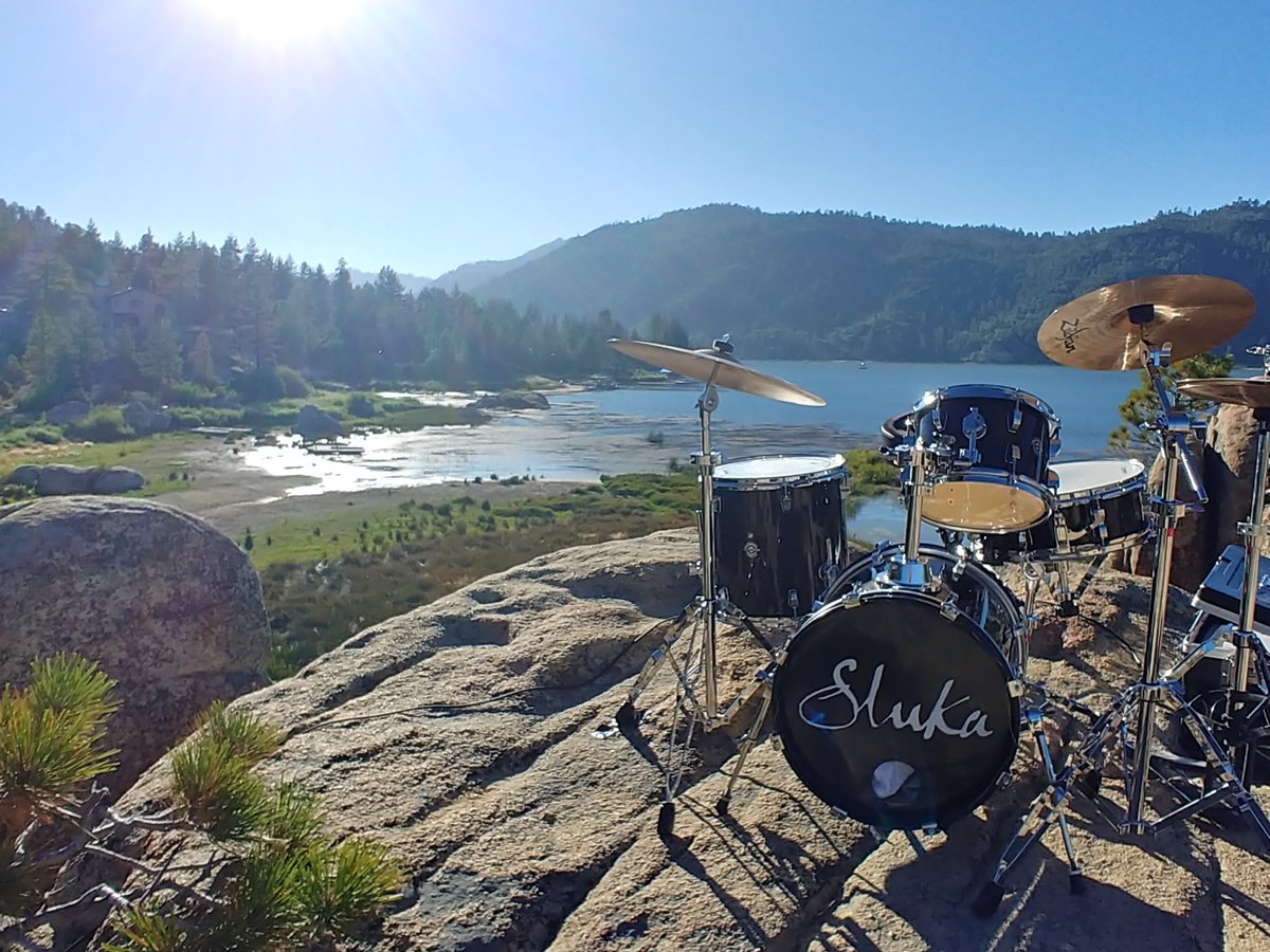 Sluka on the rocks

#SlukaMusic #Sluka #musicvideo #filming #bigbear #bigbearca #bouldercove #altrock #music #videoshoot