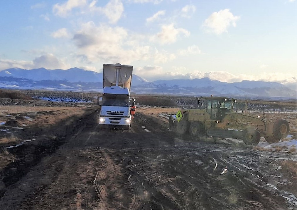#Chubut 06/08/2020 2do parte de rutas del #OperativoInvernal de #VialidadNacional.
📷Ruta N260 emp.#Ruta40-Límite con #Chile: calzada con barro. Equipos de Vialidad Nacional siguen trabajando en el tramo. Tránsito habilitado de 09 a 13hs.
➡️Info de rutas. bit.ly/3cXG77F