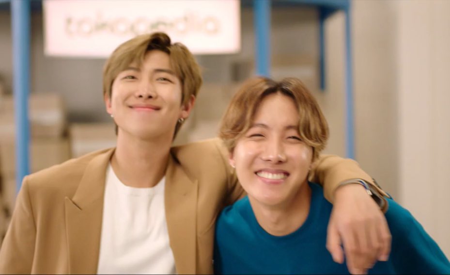 minjmoon_93's tweet photo. Boa Noite!
-Stream nas músicas do @BTS_twt lançadas esse ano no Spotify
_Views em #ChickenNoodleSoup, 
Persona, Epiphany, do you, ON, Black Swan, Boy With Luv, Stay Gold, em todos os trabalhos solo do #NAMSEOK no Youtube e nas fancams do #JHOPE
#ProjectHopeMyWorld
 #RMBdaygoals https://t.co/H5k921p1ke