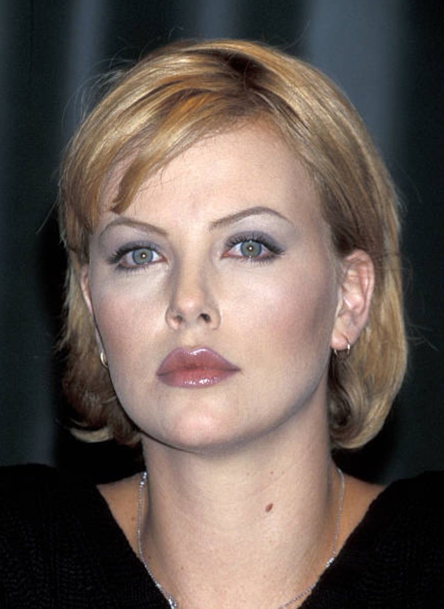  #Efemérides  #TalDíaComoHoy  #OnThisDay  #BOTD  #Cinematography  #Actress  #CharlizeTheronHilo de 20 tweets.Hoy, 7 de agosto, es el cumpleaños de CHARLIZE THERON (n. 1975), modelo y actriz sudafricana.Óscar a la Mejor actriz por “Monster” (2003).