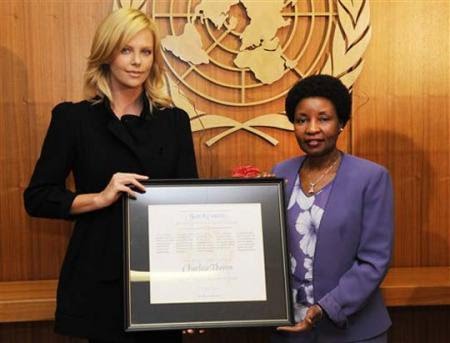 contra el VIH/SIDA.En 2008, fue nombrada Mensajera de la Paz de la ONU. En palabras de Ban Ki-Moon:"You have consistently dedicated yourself to improving the lives of women and children in South Africa, and to preventing and stopping violence against women and girls".