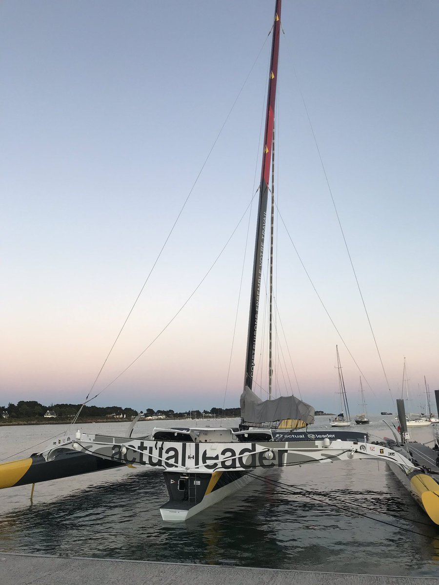 Mickatwit's tweet photo. Qu’il est beau ce bateau! @TeamActualeader @yvesleblevec https://t.co/DshT1pt0yr