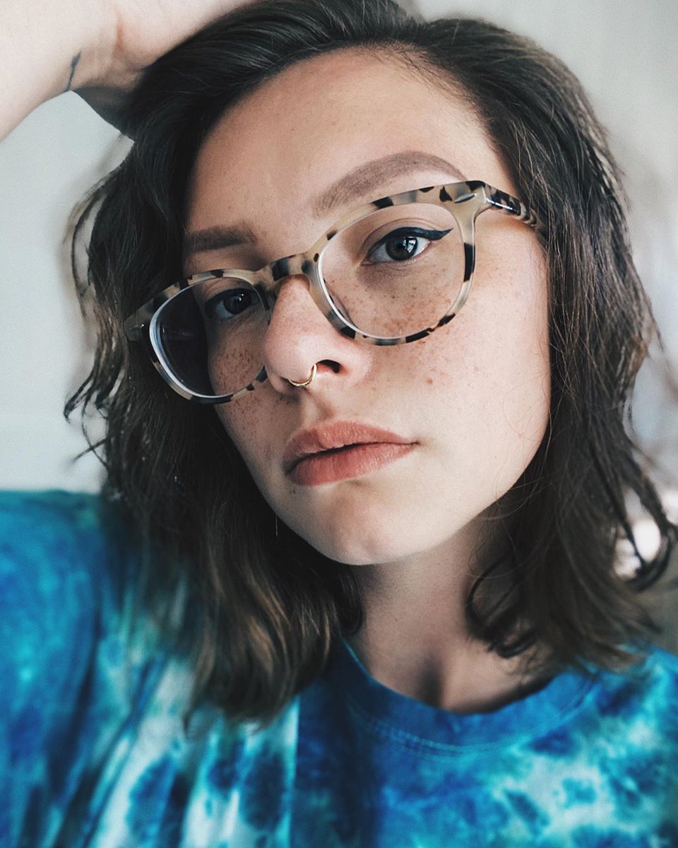 'New prescription = good excuse to get another pair of glasses 🤷‍♀️' We couldn't agree more with @morgankateart! Frames: 109835 Shop Now: bit.ly/RoundTortGlass…