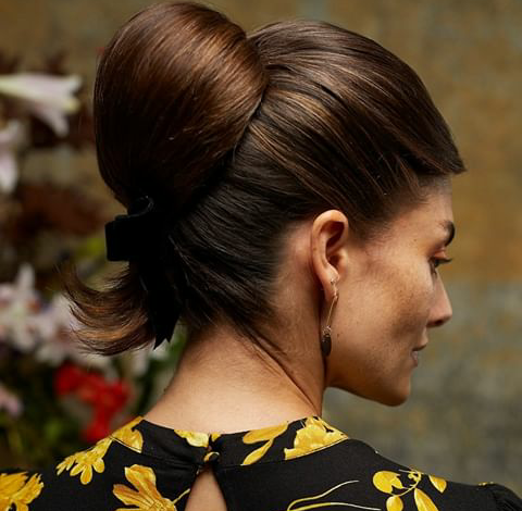 rafapg's tweet photo. La marca de productos cosméticos capilares @Schwarzkopf #schwarzkopfprospain publicó en IG la combinación perfecta: recogido suave y sedoso con un acabado super brillante creado por @jackhowardcolor y @joananeves para #EssentialLooks
#FelizJueves #rpintopress https://t.co/qViz7AJAyU