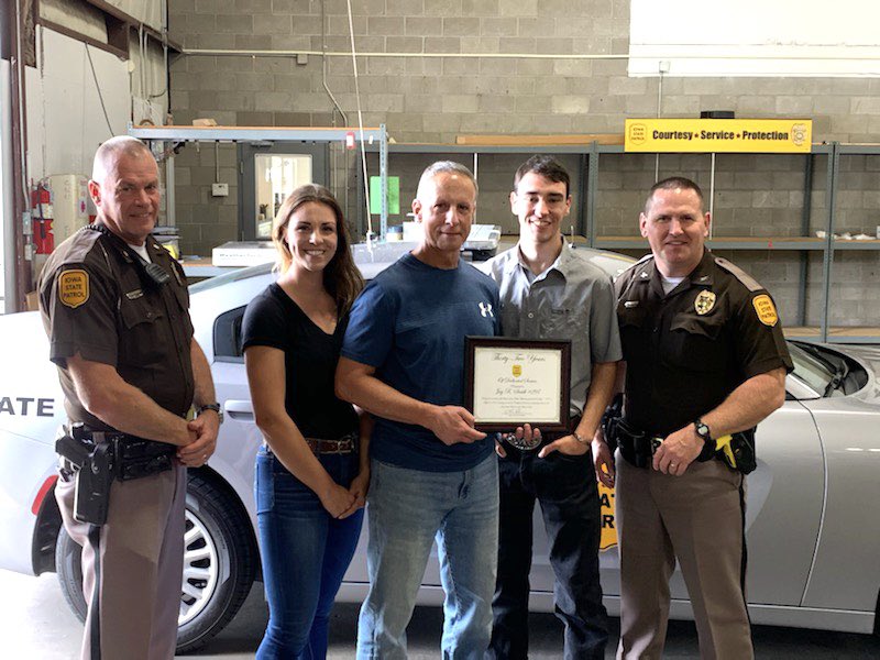 iowastatepatrol's tweet photo. Lt Jay Smith spent the last 32 years serving the state of Iowa. Today, he came to turn in his equipment for the last time. 

Lt. Smith has been a leader, a mentor, &amp; a friend to many.

Please help us show our appreciation for his hard work and dedication to citizens in our state. https://t.co/cmTDDiCTSf
