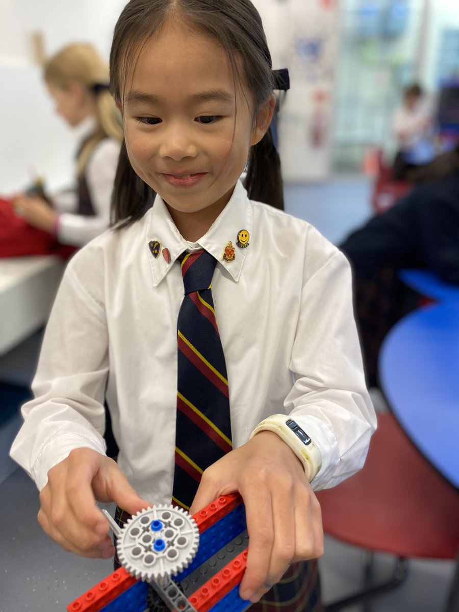 StCathsSTEM's tweet photo. Stage 1 using technic Lego to exploreforces in Junior School STEM. @StCathsSTEM @StCatherinesSyd https://t.co/qyXXAisZXX