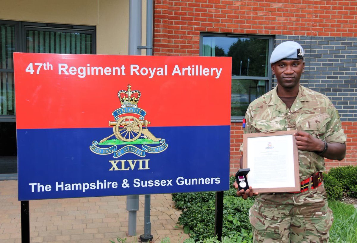 47RegtRA's tweet photo. More congratulations this last week go to SSgt Kavwenje, Sgt Hillman and LBdr Howard- all awarded the LS&GCM by Comd WK Force, Colonel Gavin Rundle.
#flyfindfight #lsgcm #oneregiment #medals #awards
@BritishArmy @rhqra @gunner_net @BritishSoldier @soldiermagazine https://t.co/eYRV8krQKD