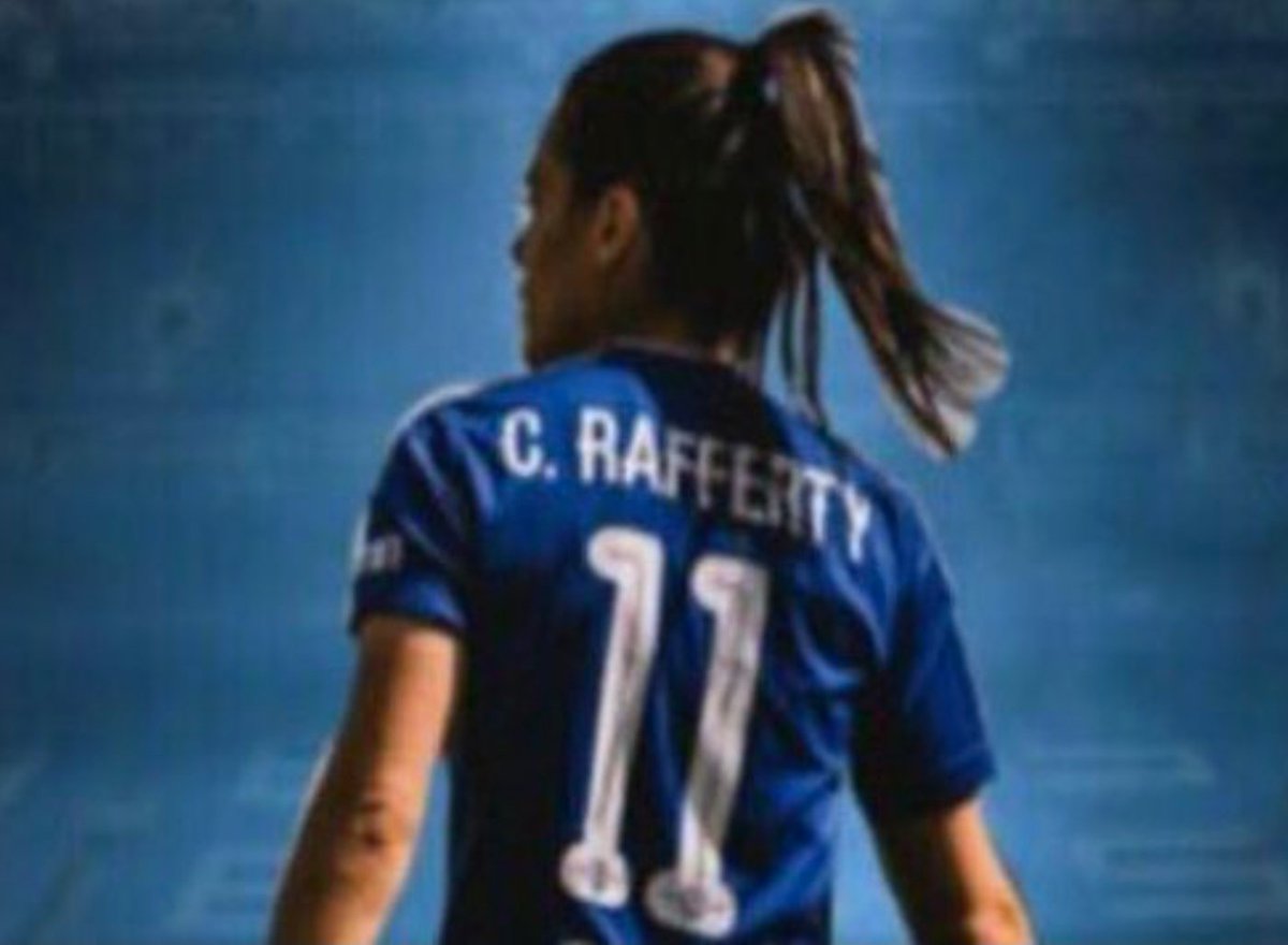 FullbrookJames's tweet image. There are images that define football. @ChelseaFCW @clrafferty1. Whether its mens or womens. Always my number 1 😍😍