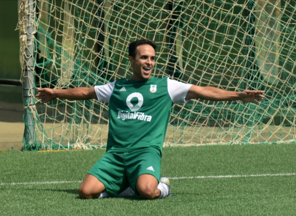 ManzanillaCF1's tweet photo. Hoy nuestro jugón @Marco10ARS parte rumbo a un gran club como es el @arochecf.
La temporada que viene disputará en la categoría de División de Honor vestido con la elástica arochana en el San Mamés. (1/2) https://t.co/99mmkf0Fyd