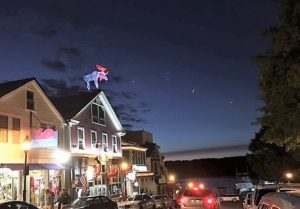 GeddysBarHarbor's tweet photo. #BarHarborRestaurant? "Meet Me At Geddy's," #WhereTheLocalsEatInBarHarborMaine. Serving fresh #BarHarborSeafood, #MaineLobster, #LobsterRoll, #LobsterCobb, #ArtisanPizza, #AngusSteak, #GlutenFree &amp; more.  Located across from the harbor, under the #Moose! #geddys #barharbor #mdi https://t.co/elT4u8ez8n