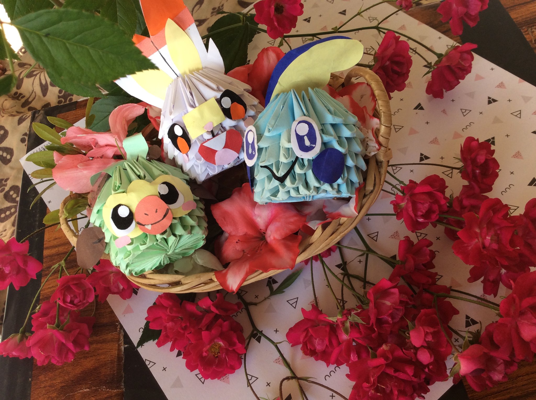さゆり ポケモンたちをブロック折り紙で作ってみました なんかめちゃ可愛いい ᴗ ピカチュウ ニャース ソーナンス ウパー カジッチュ ヒバニー サルノリ メッソン モンスターボール ポケモン ブロック折り紙 T Co 7q9ni774sn