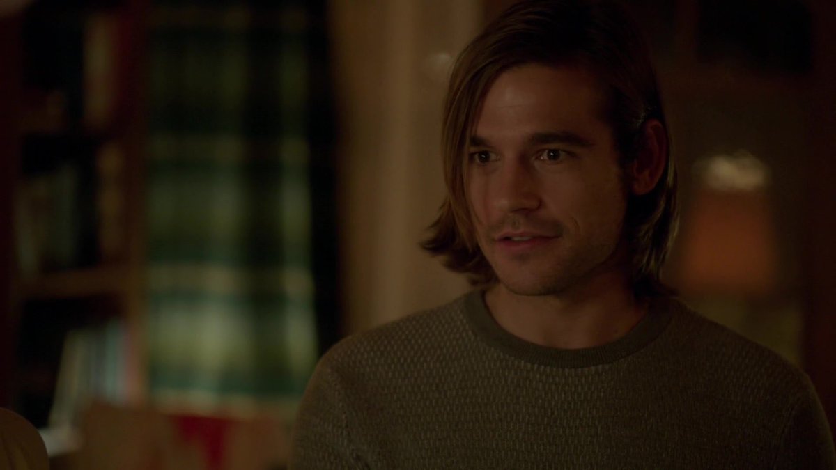 the one he wears in like 4 different season 1 episodes?????