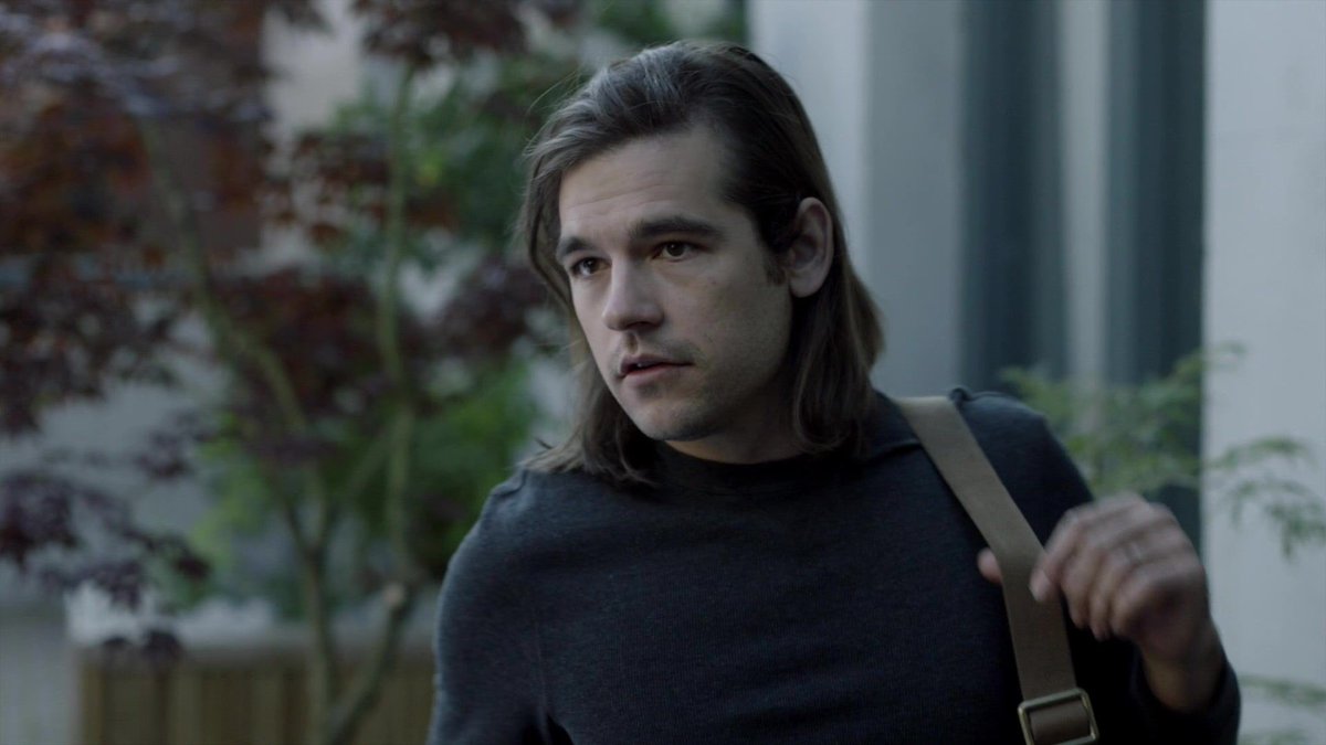 the season 3 sweater scenes are like .2 seconds long