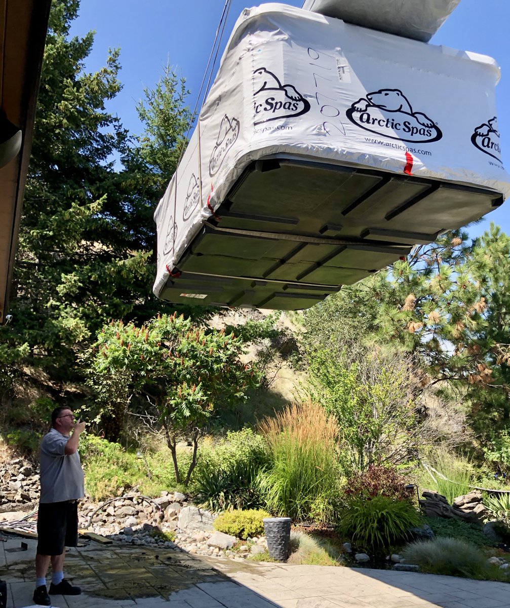 arctic_spas's tweet photo. Ian guiding in another Ocean AWP to a beautiful new home on Westside Road. #arcticspas #arcticspaskelowna #allweatherpools #swimspas #ocean #spaboy #saltwater #automation #hottubs #kelowna https://t.co/OIGgPWGAhJ