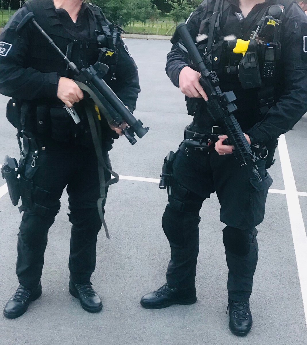 StaffsDogs's tweet photo. Three armed deployments have been conducted in the #Chell, #Blurton and #Newcastle areas this evening with two persons arrested at separate incidents. No wider threat to the public and all resolved safely #ItsWhatWeDo #ArmedPolice https://t.co/m8TNh2rA6v