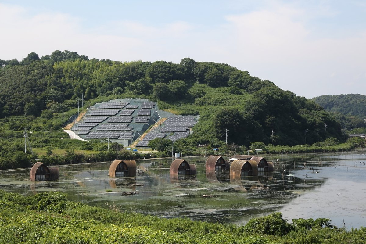 どっかいきたい على تويتر 旅先 岡山県瀬戸内市牛窓にある通称水没ペンション村 営業時は鹿忍グリーンファームという名前であり バンガローやテニスコートなどがあったことが遠目からもうかがえる 定期的な排水が必要な干拓地に作られたため 営業をやめて放置 どっかいきたい على تويتر 旅先 岡山県瀬戸内市牛窓にある通称水没ペンション村 営業時は鹿忍グリーンファームという名前であり バンガローやテニスコートなどがあったことが遠目からもうかがえる 定期的な排水が必要な干拓地に作られたため 営業をやめて放置