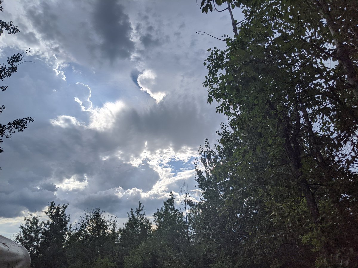 mzsassypants83's tweet photo. #yeg #sebabeach #abstorm https://t.co/TBA35unSVj