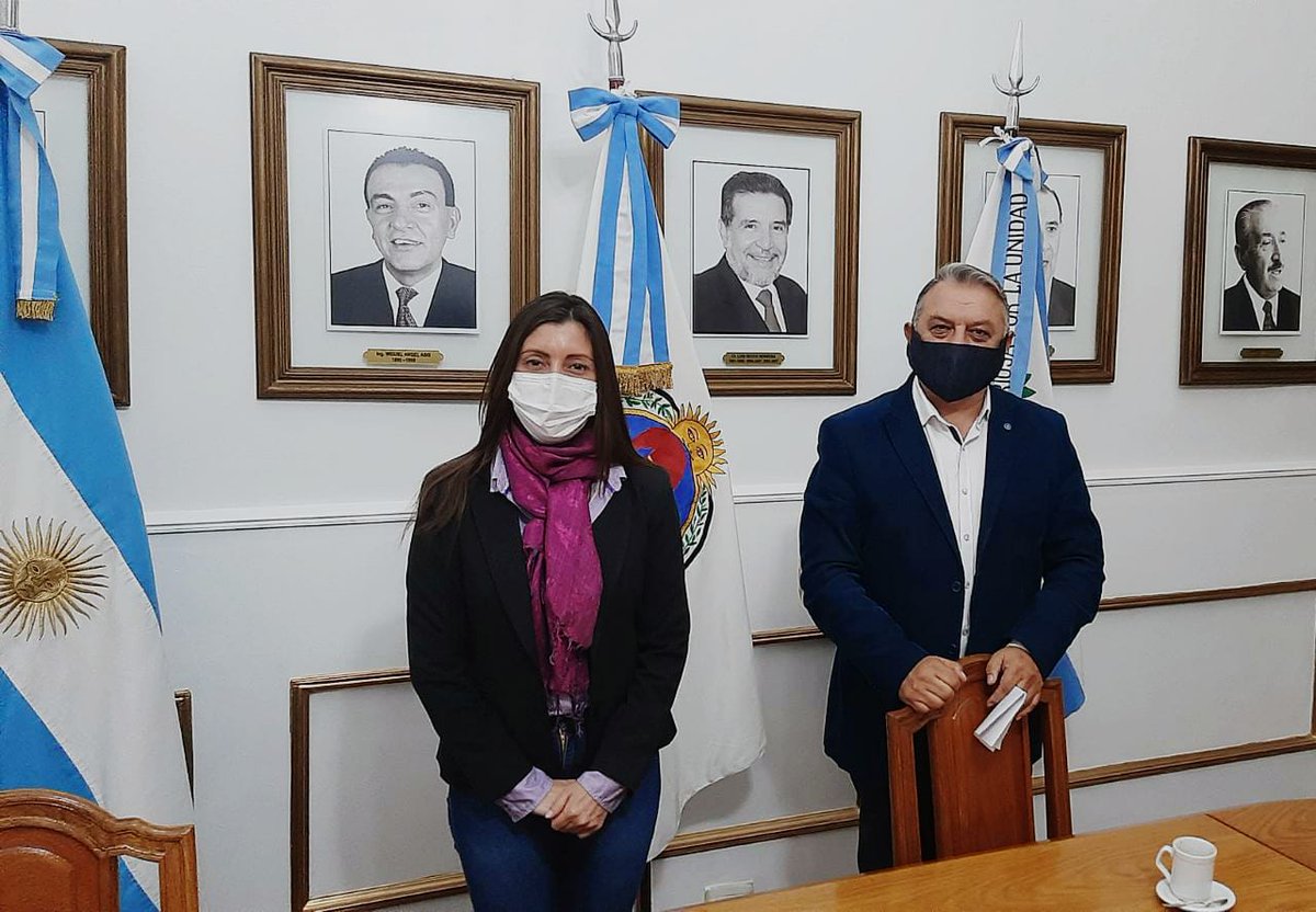 LegislaturaLR's tweet photo. #ElOeste. La vicegob @Florelop x la venta de tierras y patrimonios Pciales. x parte d una inmobiliaria privada, manifestó q junto al Gob @QuintelaRicardo trabajarán en sanear los títulos de los pobladores, crear leyes q permitan mayor protección y declarar la zona intransferible https://t.co/ic7NNvETVV
