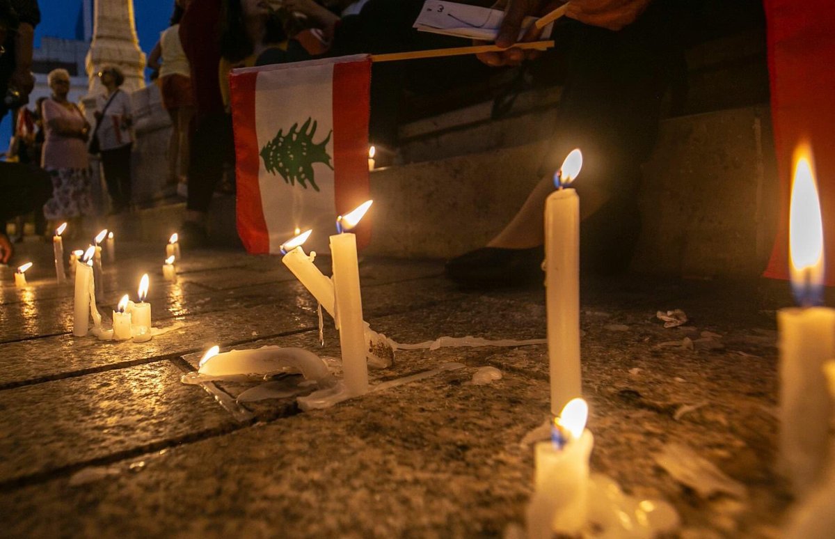 Saradoubler's tweet photo. Tunis weeping for Beirut. 💔 https://t.co/MHtjzhlDP0