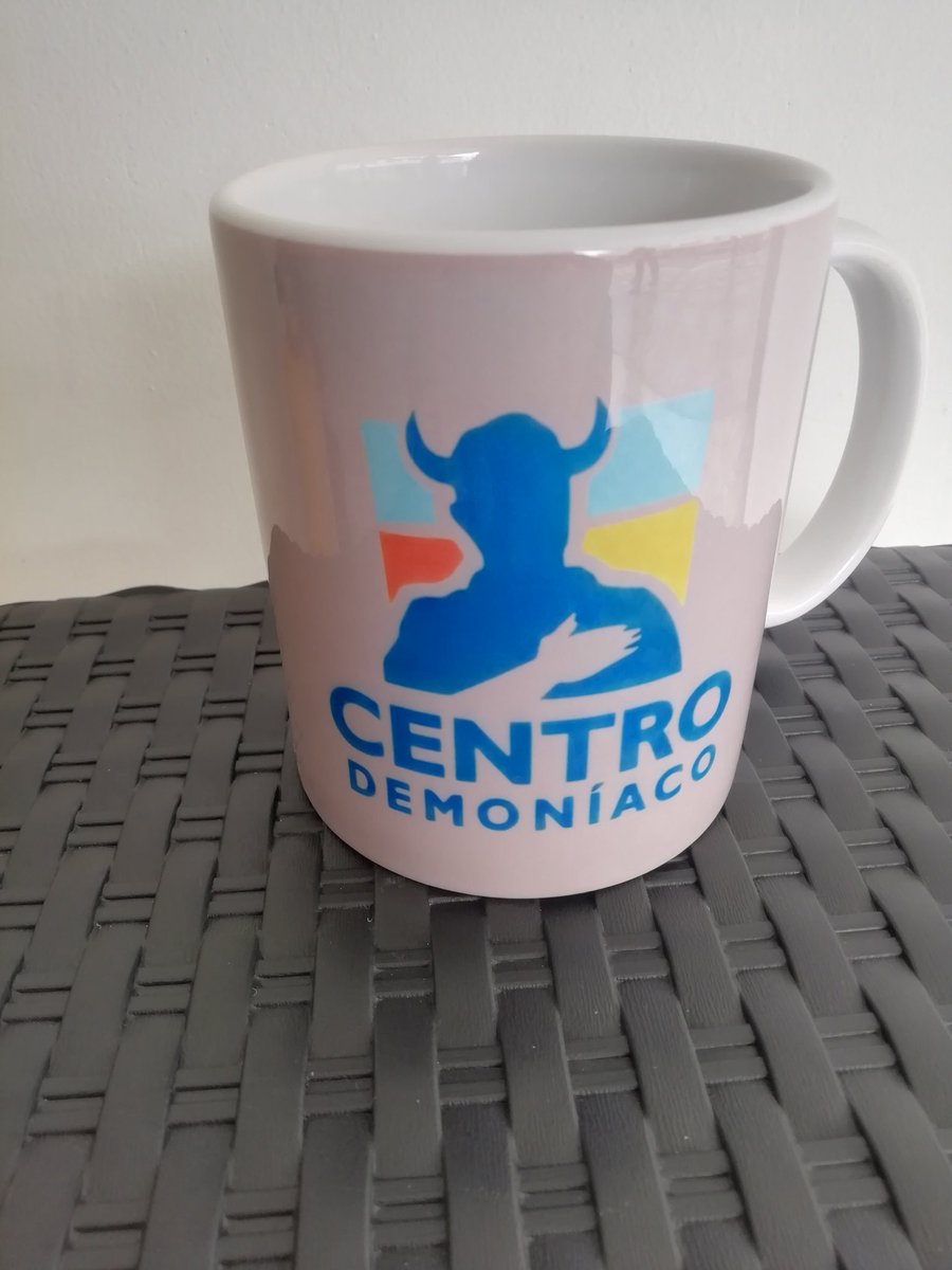 CGuerrero927's tweet photo. Ya que están con la dinámica de #despideaunmamerto, este mamerto está iniciando un nuevo emprendimiento. Si van a querer su vasito de #UribeLaCarcelTeEspera me dicen al DM. Cualquier RT se agradece en el alma. También hago dibujos personalizado. https://t.co/9KpPfh2O1U