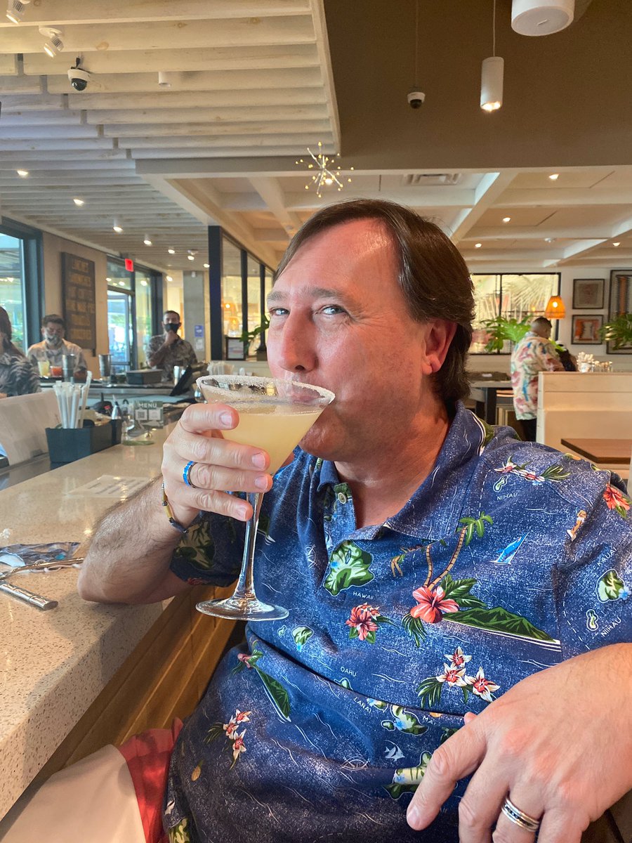 GGrabow's tweet photo. Tommy Bahama for my birthday drinks and dinner.  So delicious!! https://t.co/RLnEVxVbsJ