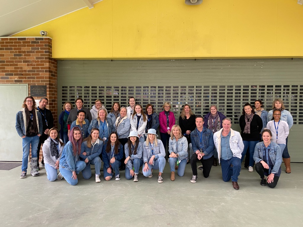 BatesDrive's tweet photo. Jeans for Gene's Day! This event supports Children's Medical Research Institute and helps find cures for children's genetic diseases. Thank you so much to the students who wore their jeans and made a donation! Well done to the staff who wore double, triple and quadruple denim!!! https://t.co/S4bSE3blb6