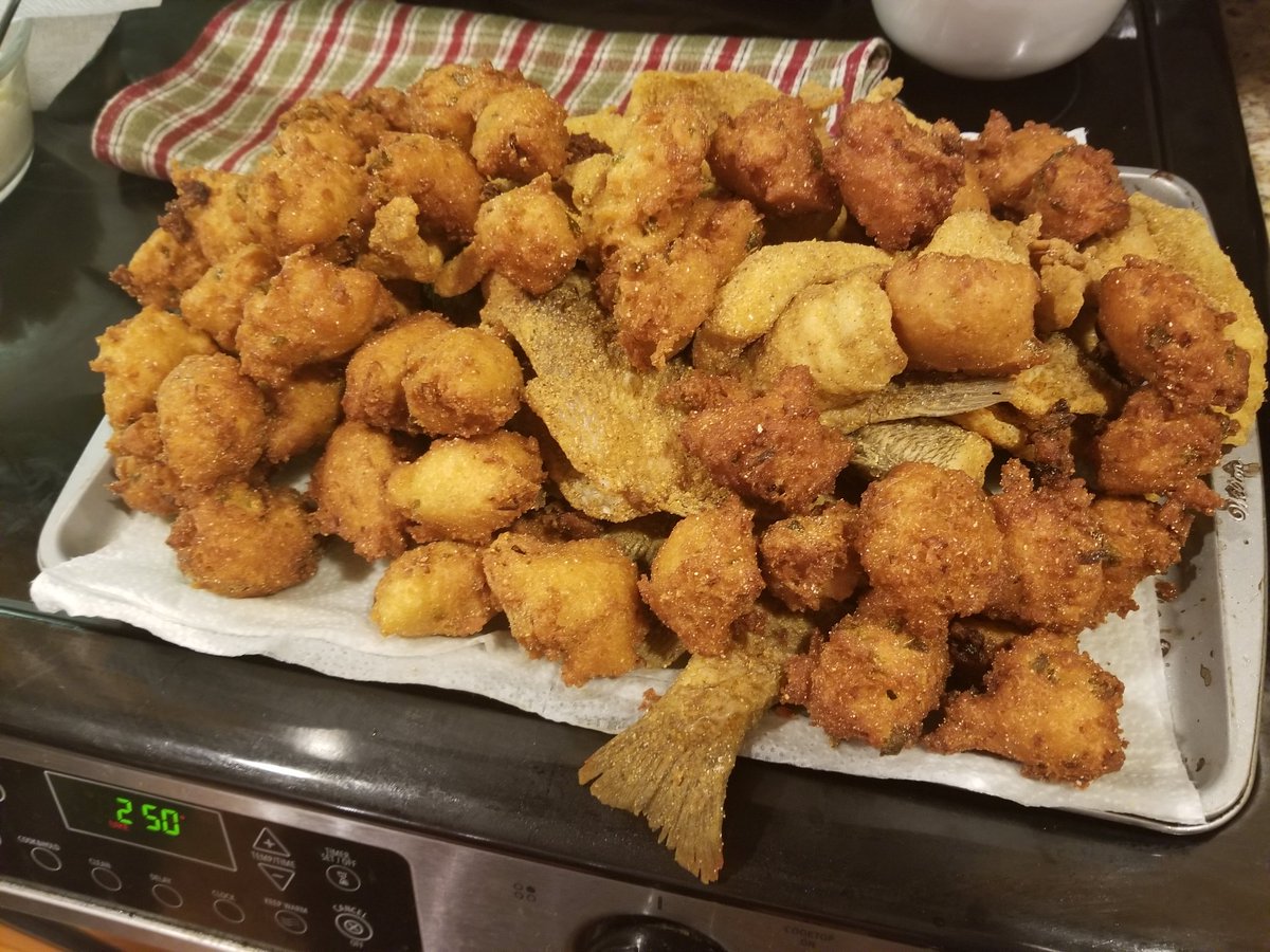 lostinspace_x's tweet photo. Crappie fish fry #southernbound https://t.co/dUMRVVQbKk