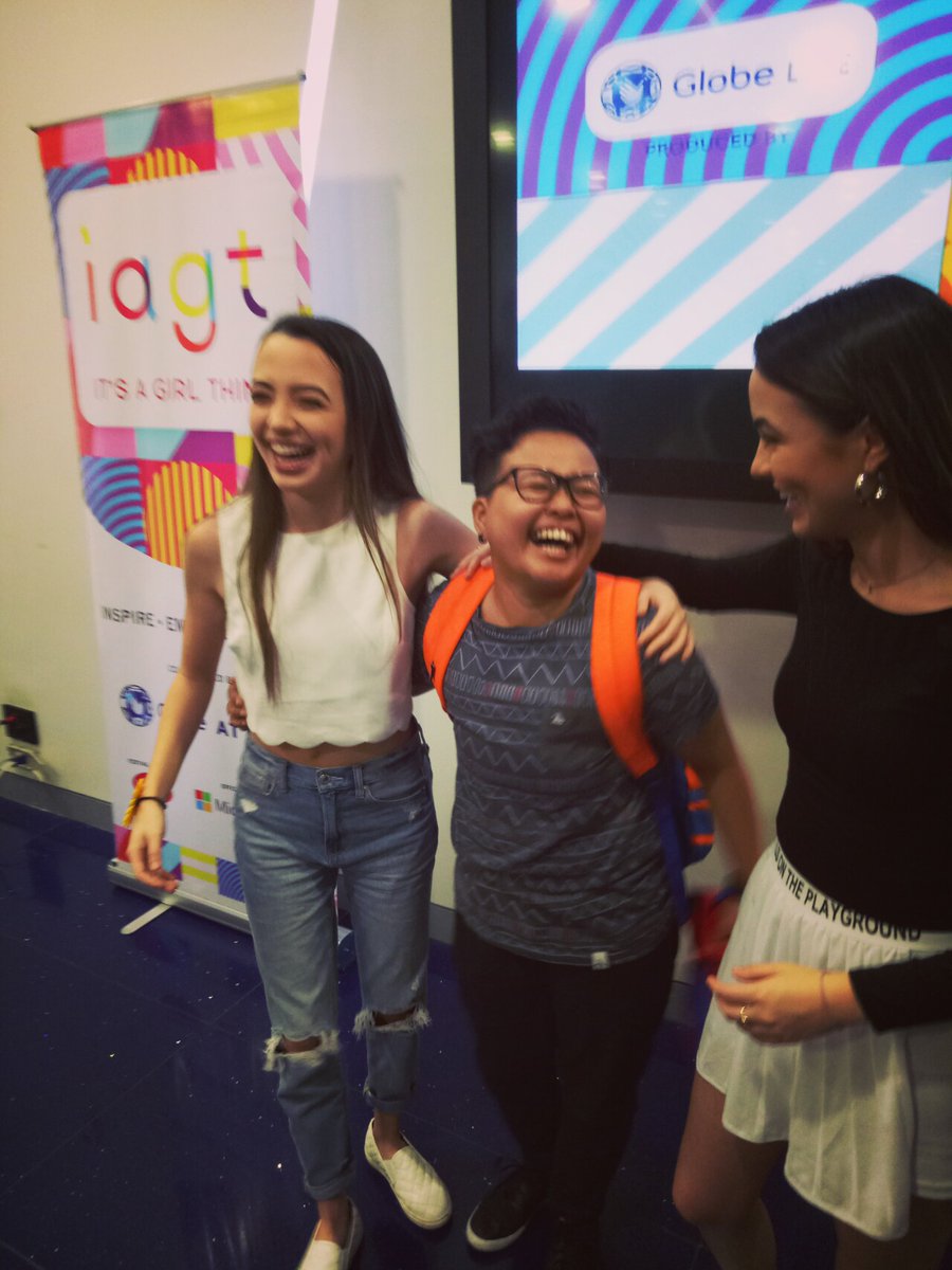 EmjhayXDD's tweet photo. Happy happy birthday to my fav. Twins and youtuber 🎂🎁🎈🎉
@VanessaMerrell @MerrellTwins @veronicamerrell thank you for making me smile and thank you for being an inspiration to us. 😊😍 Keep safealwyz, Godbless 
mahal ko kayo🇵🇭 #MT24thBirthday #MTbirthday #MTbday #BestMemories https://t.co/A1WxMzQyHy