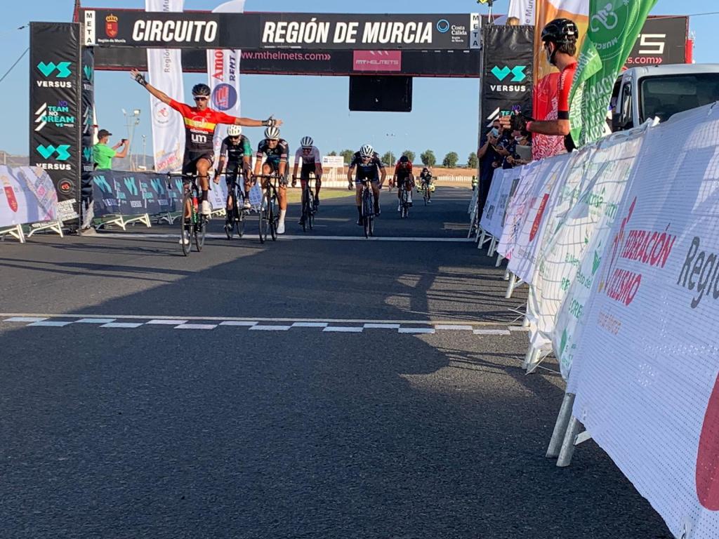 PalomarJulian's tweet photo. El alicantino @MoisesEspinos conquista I Gran Premio @Cartagenatrack “Región de Murcia” de la categoría Máster.
José Diego Jara venció en Máster 40, Juan Carlos Delicado,en M50, y Jozsef Jovasz, en M60. @MURCIACICLISMO
@fciclismocv @pacoganga

https://t.co/c9nAPLPALT https://t.co/KZCSZj66AH