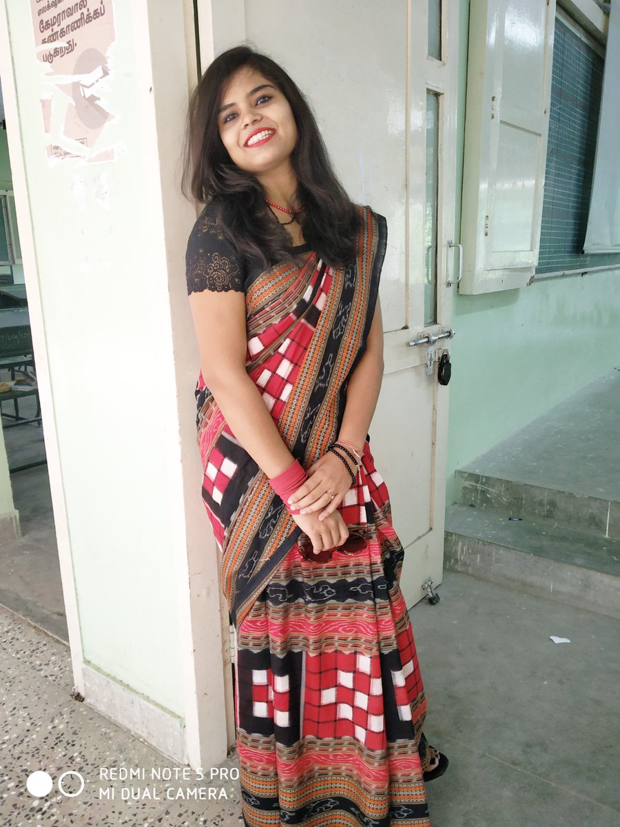 Snigdha47501912's tweet photo. Handloom day❤️
We need handloom the same way we need wisdom of our forefathers. As a percolate down the generation, it teaches us the value and eternal beauty of culture and tradition. A hearty thanks to all the HANDLOOM WEAVERS for making such beautiful designs. #Vocal4Handmade https://t.co/D46ysWNiVV