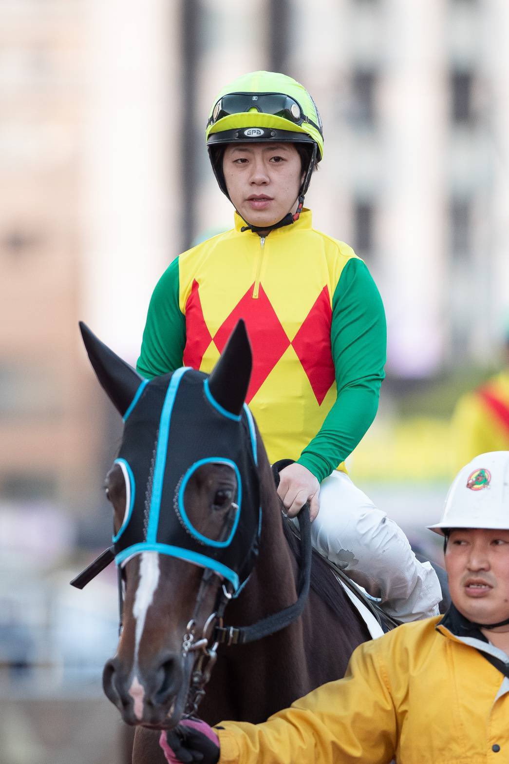 Twitter 上的 船橋競馬 山本聡紀騎手がフリー 千葉県騎手会所属 になって２ヵ月が過ぎました 佐藤先生にどれだけ守ってもらっていたか存在の大きさをあらためて感じています この勝負服を着ていることの重みが増しました 山本騎手が着ている 胴黄 赤ひし