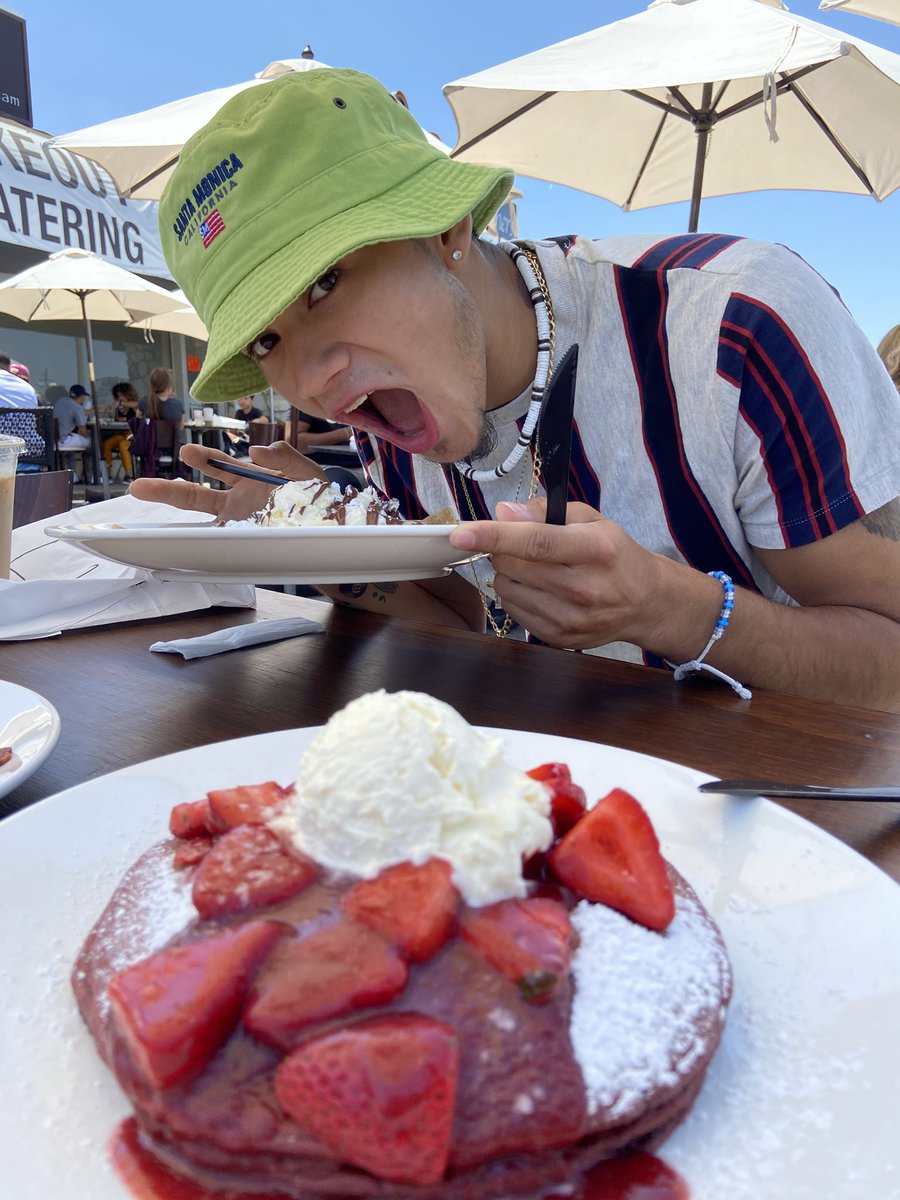 fresccoo's tweet photo. yum https://t.co/u5Rva6HEbf
