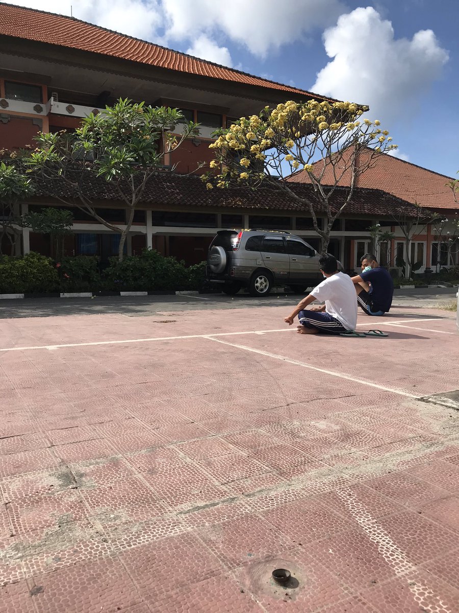 Selama disini aku dan banyak pasien yang lain berjemur mencari sinar matahari sambil olahraga kecil-kecilan