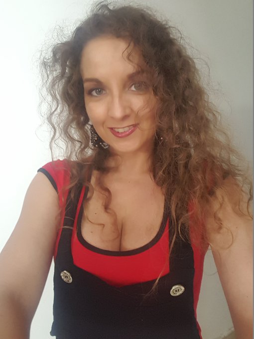 Bon vendredi 🥰 https://t.co/eOAqQMBmpu