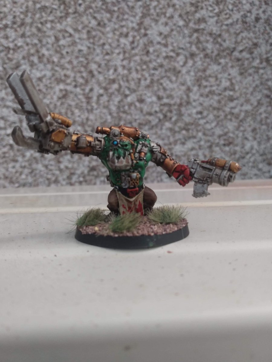 rusty40k's tweet photo. Mad Dok Grotsnik #WarhammerCommunity #warhammer40k #ork #PaintingWarhammer #wh40k https://t.co/Yf89R3ey6i