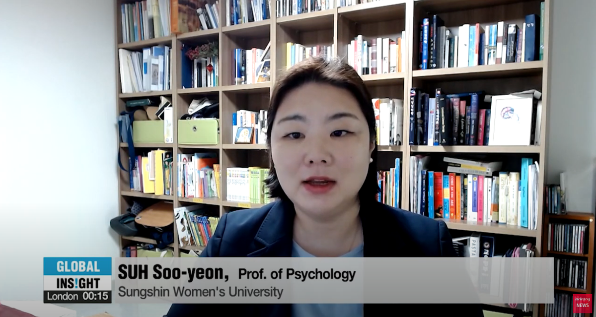 NewsArirang's tweet photo. #Love goes online during #COVID19. @dawoonkang Chief Dating Officer & Co-founder of @coffeembagel, Corporate language trainer Sharon Yoo & Sungshin Women's Univ. Psychology Prof @dralysuh talk about how virtual dates can outlast. https://t.co/YCMVXjfBBI #romance #futuredating https://t.co/esxN1bLeP2