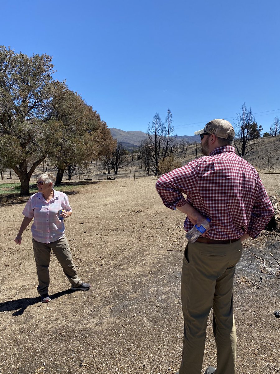 blmnv's tweet image. DOI ASLM Casey Hammond visited Alpine Co. Commissioners &amp;amp; homeowners near the #NumbersFire today that shared their support of the hard work from @blmnv. The Pine Nut fuels treatment helped slow the spread of the #NumbersFire that aided in protecting residences, July 2020.