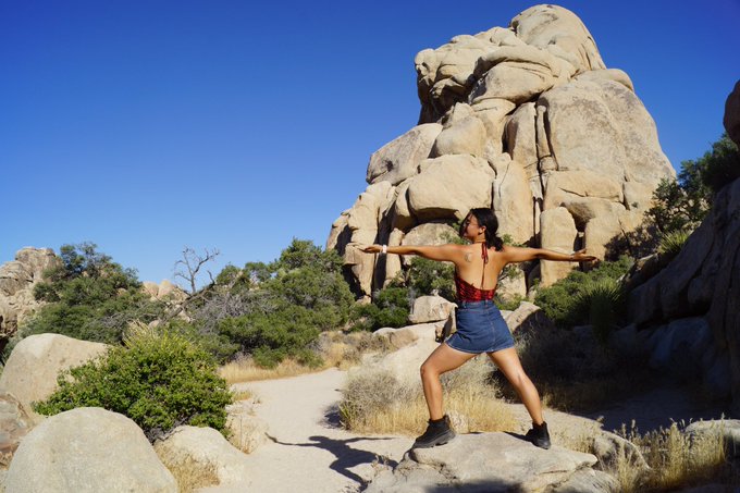 Don&rsquo;t mind my arm flab 🏜 #Warrior2 #Yoga https://t.co/iLbQh3vcfM<a href="/tag/warrior2"class="tags">#Warrior2</a><a href="/tag/yoga"class="tags">#Yoga</a>