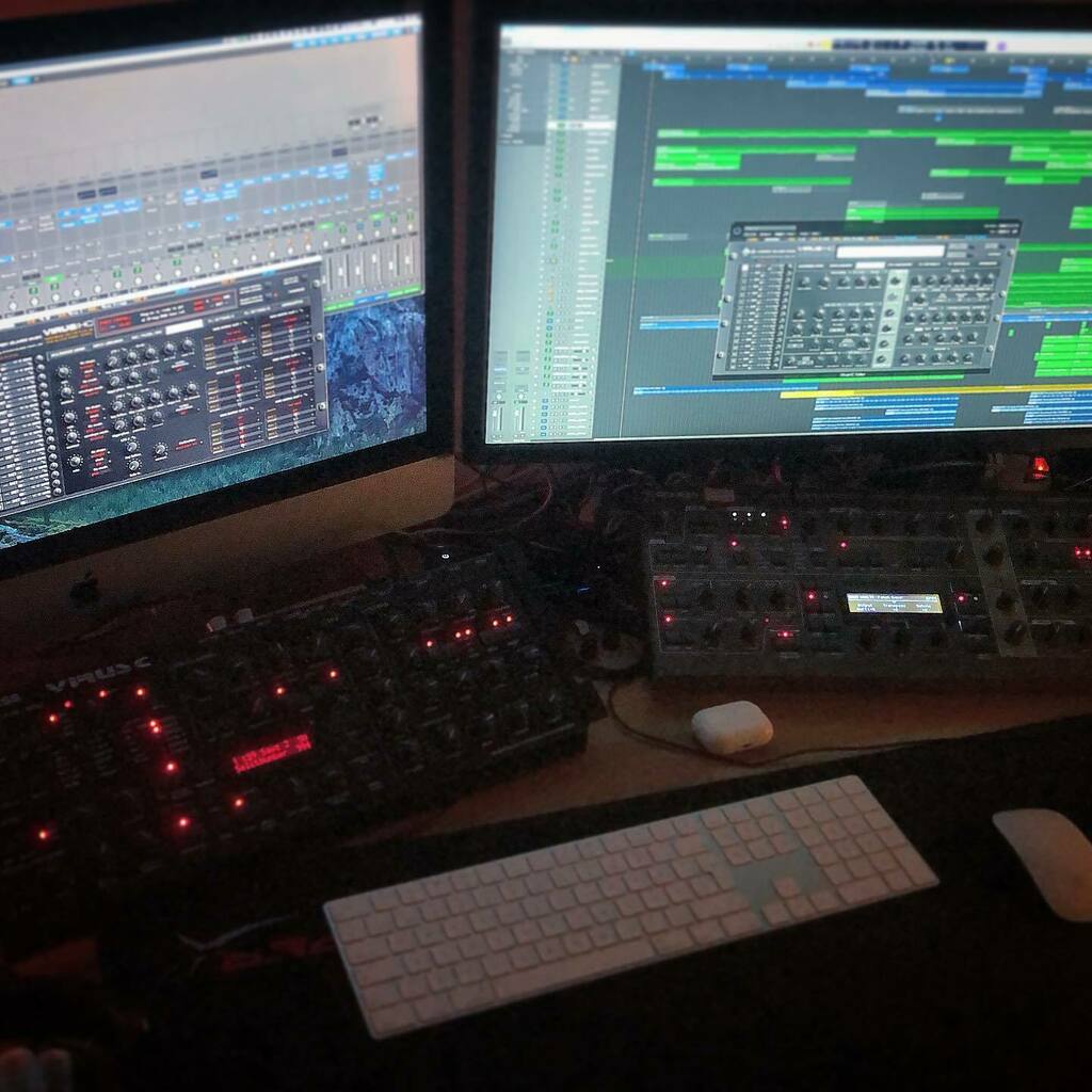 MysteryIslands's tweet photo. Access VirusHC Editor v2 beta rc3 is now available for public! Mac and PC users, from 32 or 64-bit world! Virus C and Virus TImkII skins in photo π @access_music #virusti #virushceditor https://t.co/94KuGN67i3 https://t.co/E6HEc8ggUD