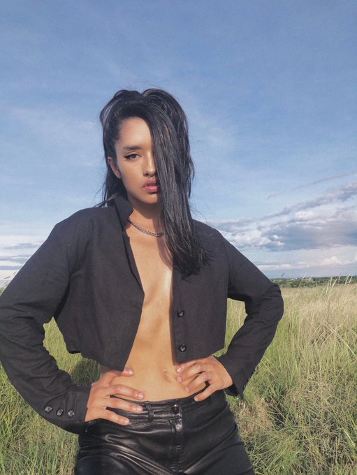 Moving sucks here&rsquo;s a cute pic https://t.co/1oHaol2raF<a href="/tag/pabloescobarshideout"class="tags"><span>#pabloescobarshideout</span></a>