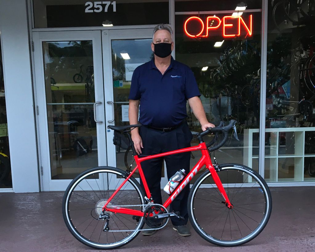 Alain avec son nouveau vélo, le Giant Contend! Underneath that mask Alain is smiling.  #downtownbicyclesfl  @giantbicycles #giantbicycles #giantcontend #rideliferidegiant #roadbike #cycling #supportlocal #shoplocal