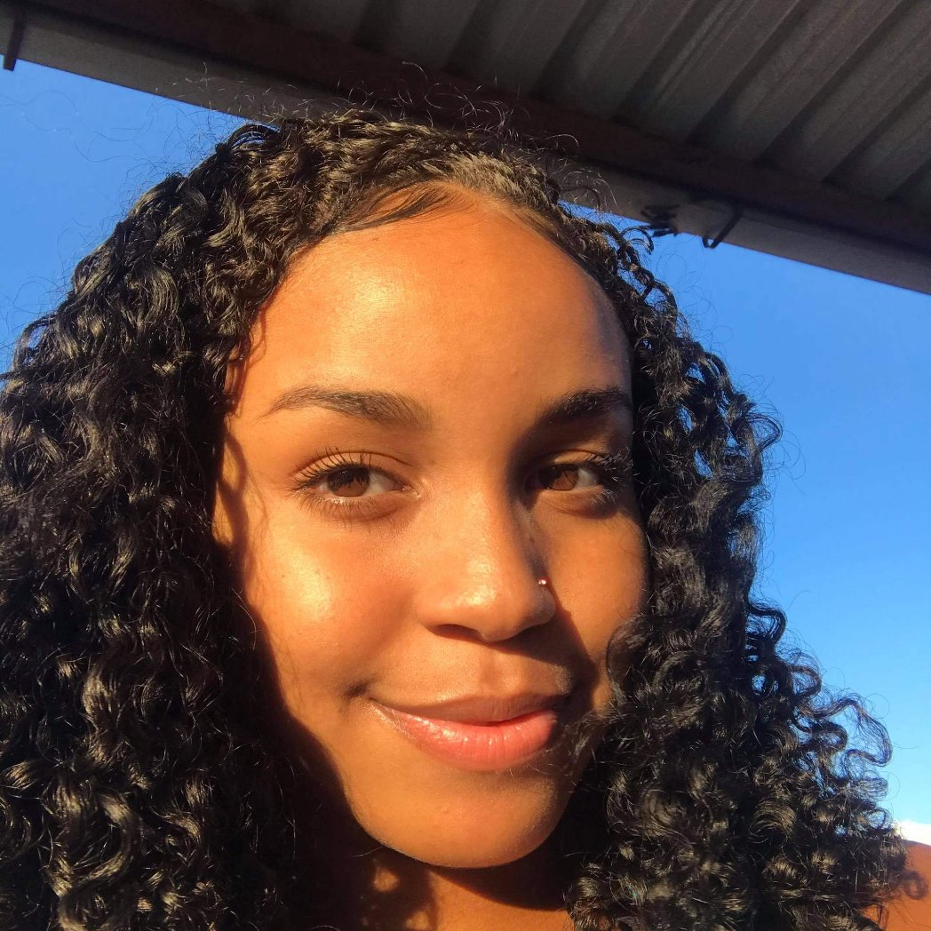 Seja o seu próprio padrão de beleza, você é linda de qualquer jeito! ❤️