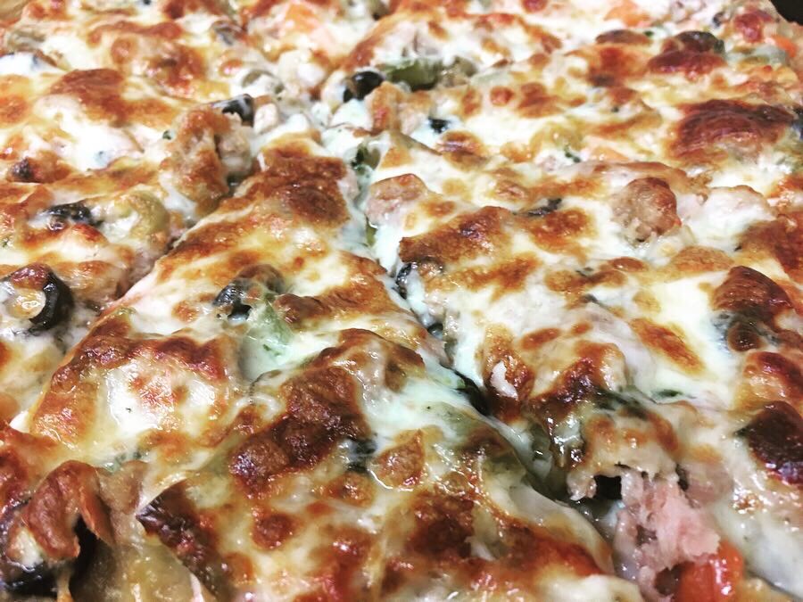 I’m so high I’m getting cross eyed... but I have good news!! Pizza’s out of the oven! This is an Egyptian special. Tuna, black olives, green olives, tomatoes, peppers, onions, basil, and olive oil on sourdough. Excuse me while I crush this real quick 