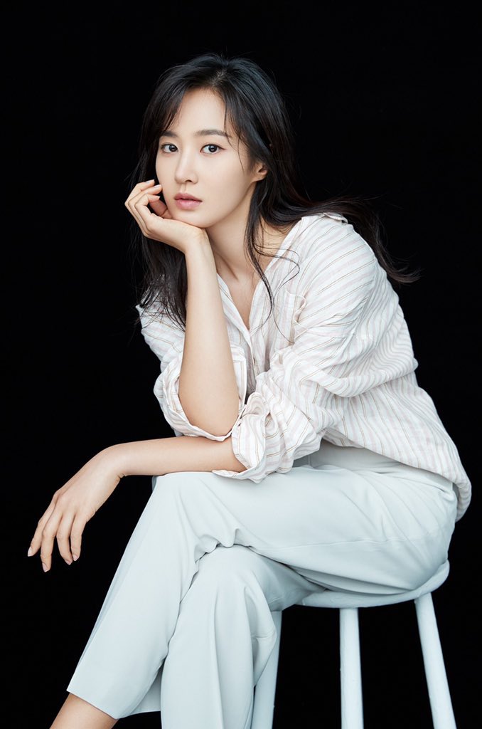 KYRSYJ's tweet photo. Han Garim will join the cast of upcoming SBS Medianet Minidrama ‘A Week Delay of Farewell’ along with Kwon Yuri and Kim Hyunwoo.
She will play the role of Kim Hyun-woo first love.
#소녀시대 #유리 #권유리 #yuri #kwonyuri #kimhyunwoo #hangarim https://t.co/CaGvbZ2oVt