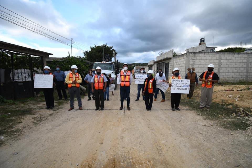EmmanuelCorSa's tweet photo. Las Brisas y Col. Valle Sabines G.  podrán transitar con mayor seguridad por sus calles iluminadas y así tener una #mejor calidad de vida en sus hogares. 

Porque #ComitánEresTú #ComitánSomosTodos 🤝 https://t.co/KOQWJ7T2iL
